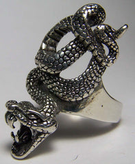 LARGE POISONOUS SNAKE W FANGS DELUXE BIKER RING   (Sold by the piece) *